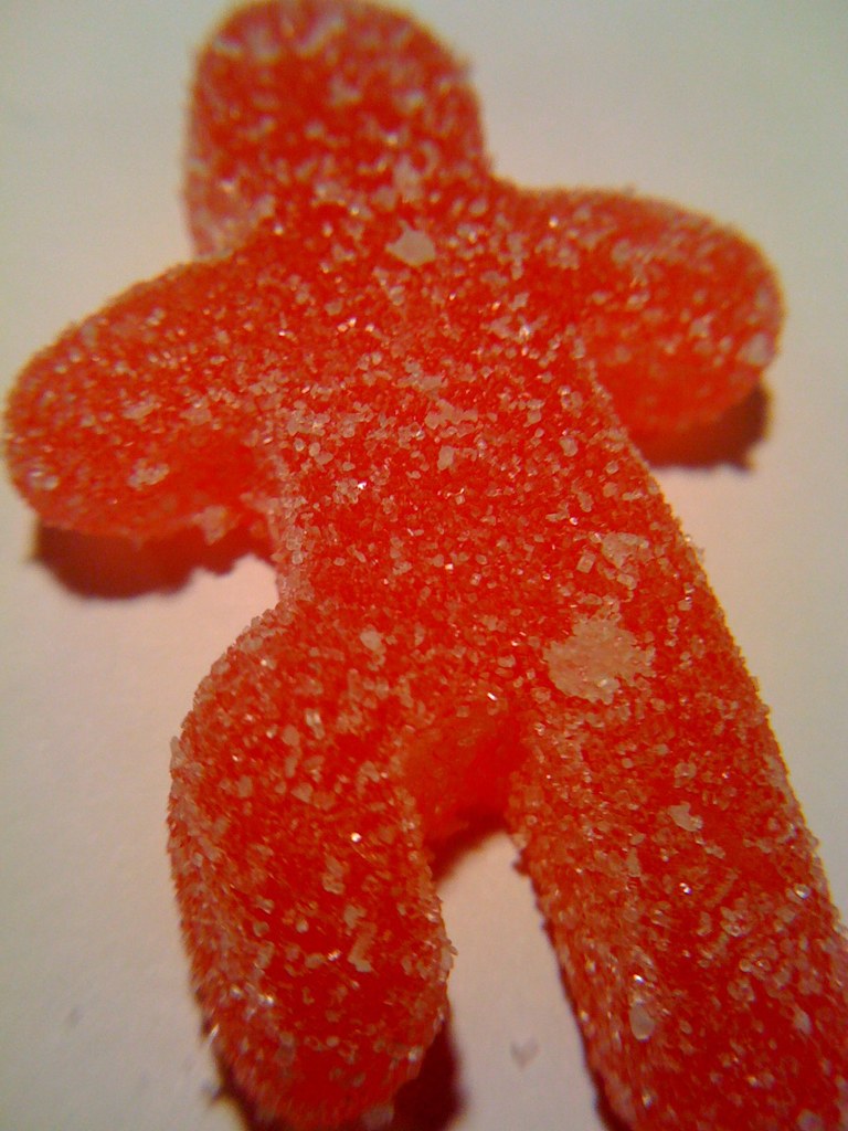 Ein einziger Bonbon, der mit Zucker überzogen ist.