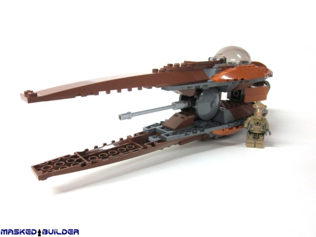 Eine Lego-Kreation in Form eines Kutters, einer Art kleiner Segelboot.