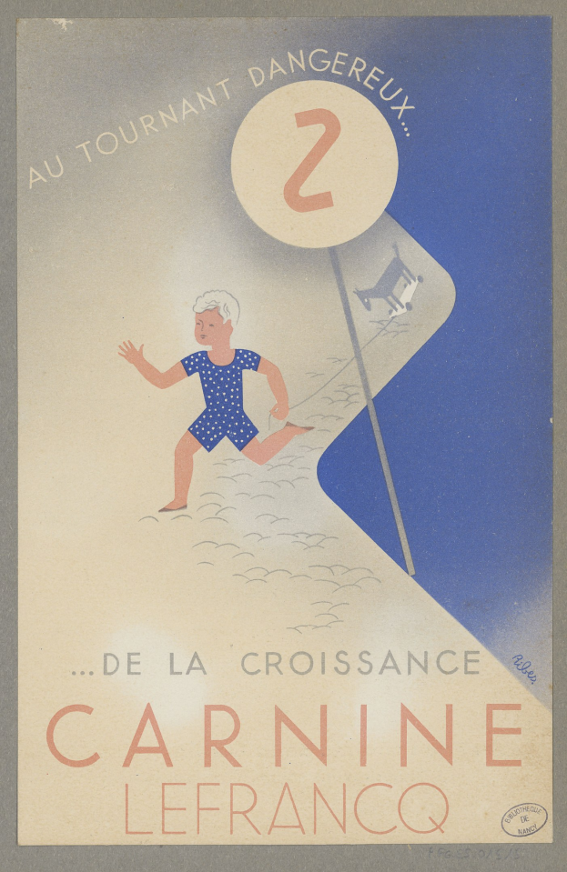 Ein buntes Karnevalplakat in Frankreich mit einer Person in einem leuchtend gelben Kleid, die in der Mitte strahlend in die Kamera schaut, umgeben von schwarzem, fetten Text, der "Karneval" lautet.