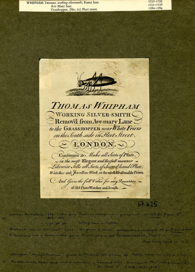 Ein altes Buch mit einer Zeichnung einer Heuschrecke auf dem Cover, das Text auf der Seite unter der Illustration enthält.