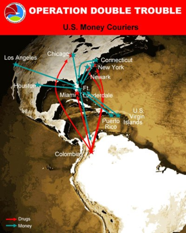 Plakat mit der Überschrift "Operation Double Trouble: US-Geldkurier" zeigt eine Karte der USA, die in zwei Abschnitte unterteilt ist, einen für die Routen der US-Geldkurier und einen für die Standorte der Geldtransportunternehmen, mit fetter schwarzer Schrift in einem weißen Rand.