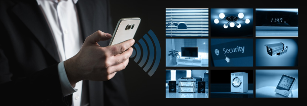Ein Mann im Anzug hölt ein Smartphone in der Hand, umgeben von einer Collage verschiedener Heimschutzsysteme, was darauf hindeutet, dass er sie über das Handy steuert.