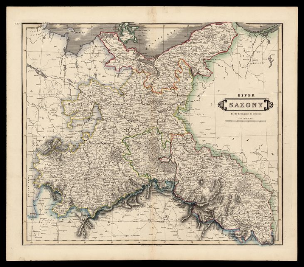 Ein detaillierter alter Sachsen-Plan von Deutschland auf einem schwarzen Hintergrund, der Provinzen, Städte und geografische Merkmale zeigt, mit Text, der zusätzliche Informationen liefert.