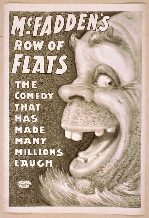Plakat einer lachenden Person mit wilden Haaren und einem breiten Grinsen vor einem gelben Hintergrund, das 'McFadden's Row of Flats: The Comedy That Has Made Many Millions Laugh' bewirbt.