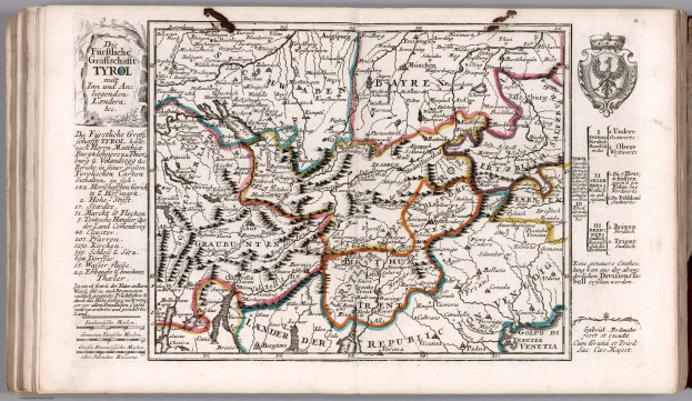 Offenes Buch mit einer detaillierten Karte von Deutschland mit geografischen Merkmalen wie Flüssen, Bergen und Städten, begleitet von beschreibendem Text.